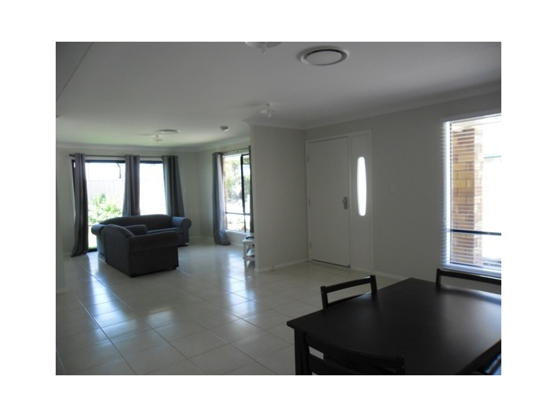 UNIT 1 and 2 RACECOURSE RD, Miles QLD 4415