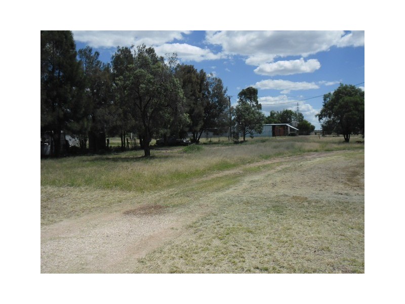 7 BURKE ST, Drillham QLD 4424