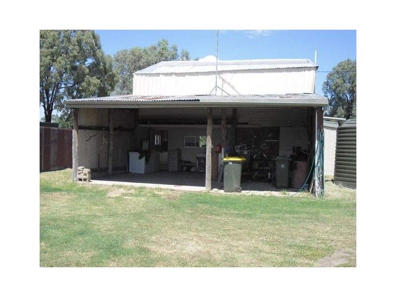 7 BURKE ST, Drillham QLD 4424