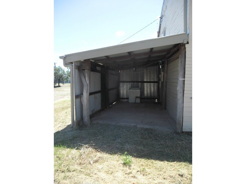 7 BURKE ST, Drillham QLD 4424