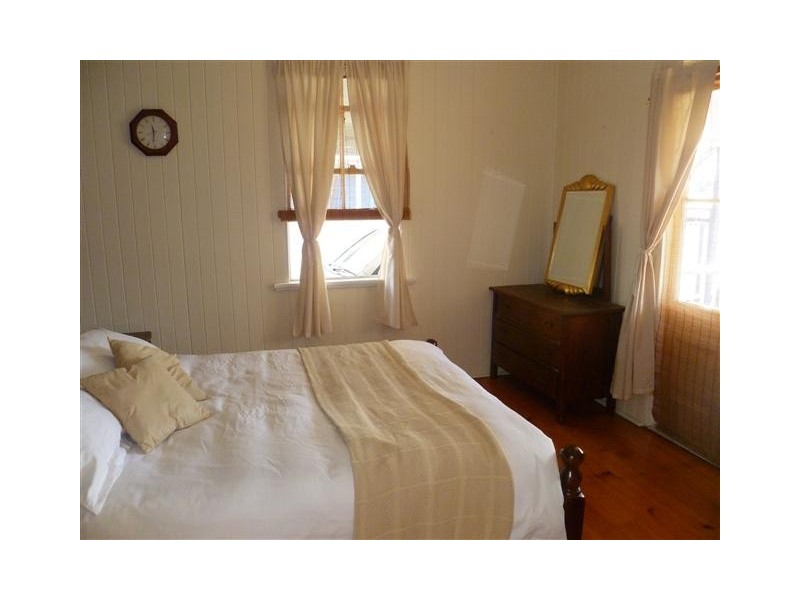 18 Queen St, Roma QLD 4455