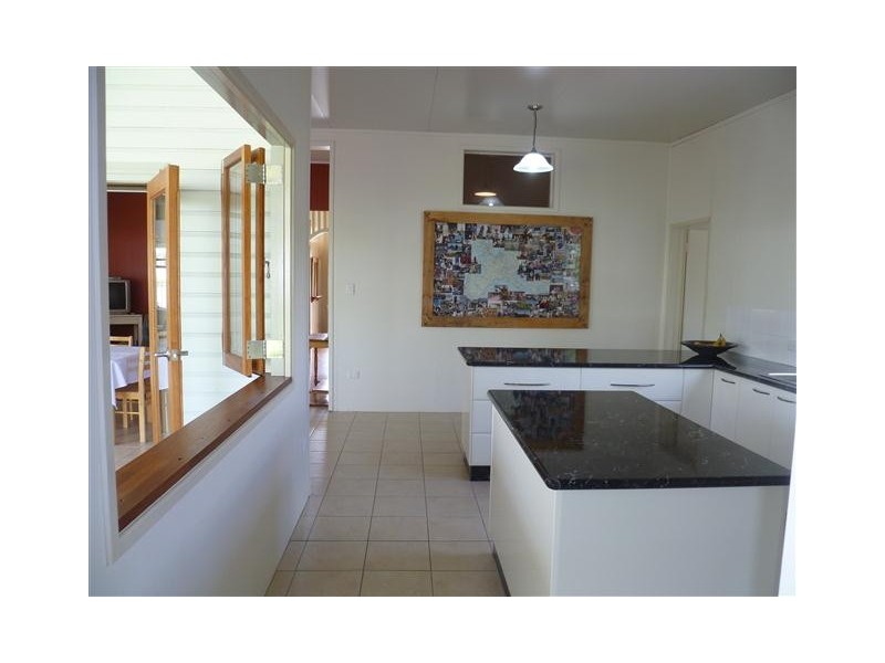 18 Queen St, Roma QLD 4455