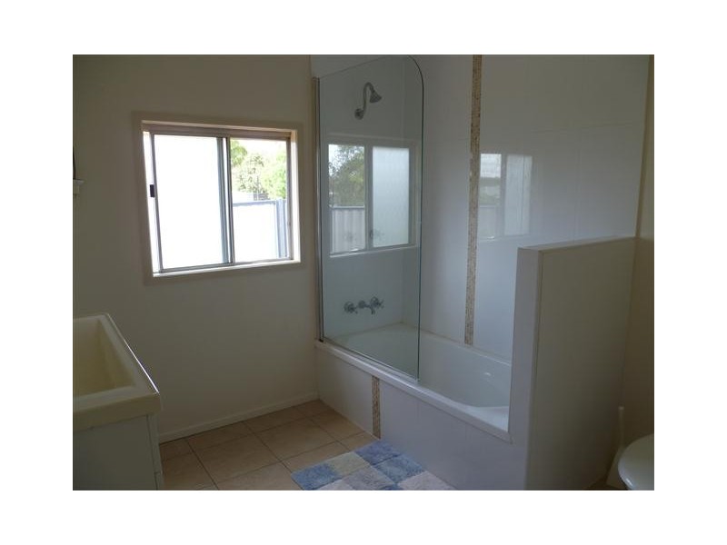 18 Queen St, Roma QLD 4455