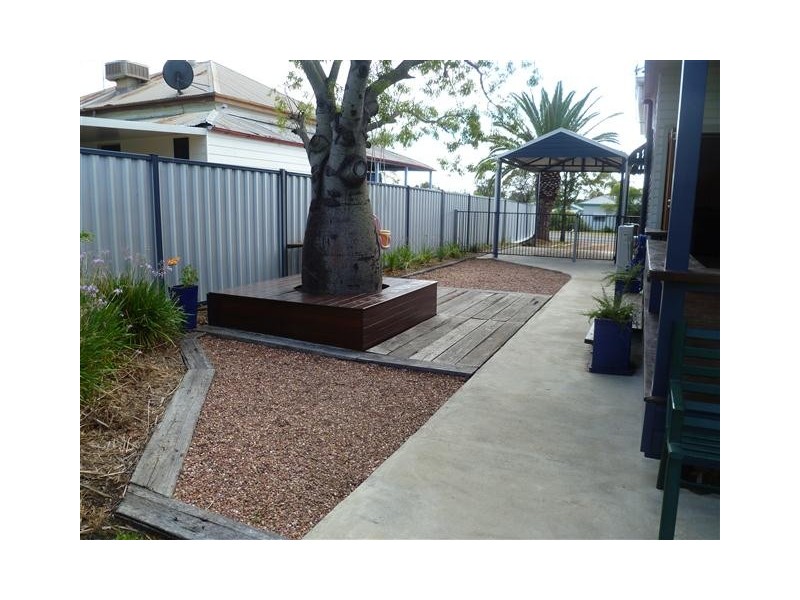 18 Queen St, Roma QLD 4455