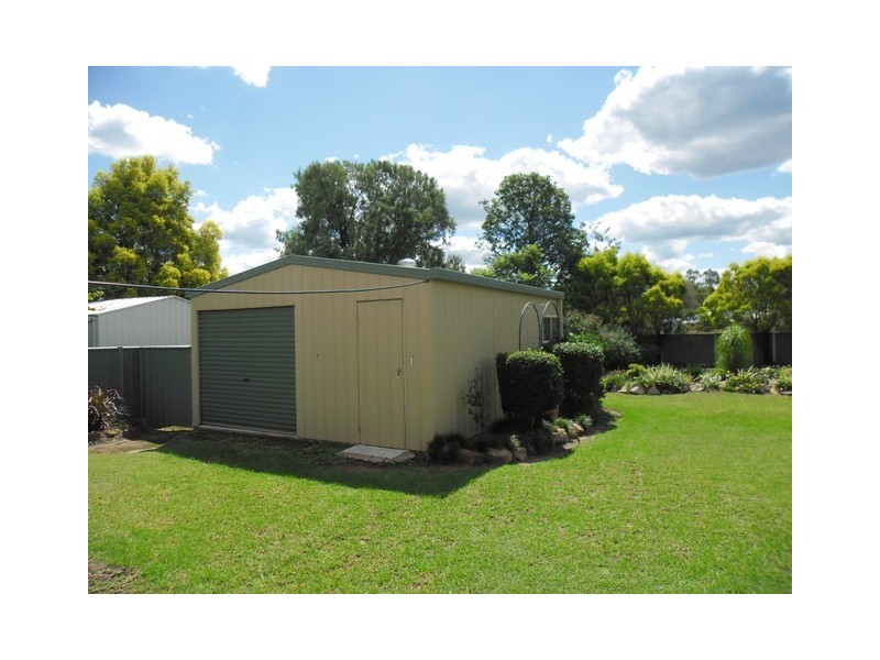 39 ELEANOR ST, Miles QLD 4415