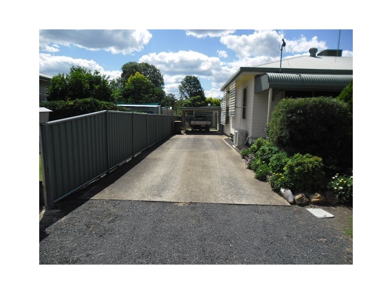 39 ELEANOR ST, Miles QLD 4415