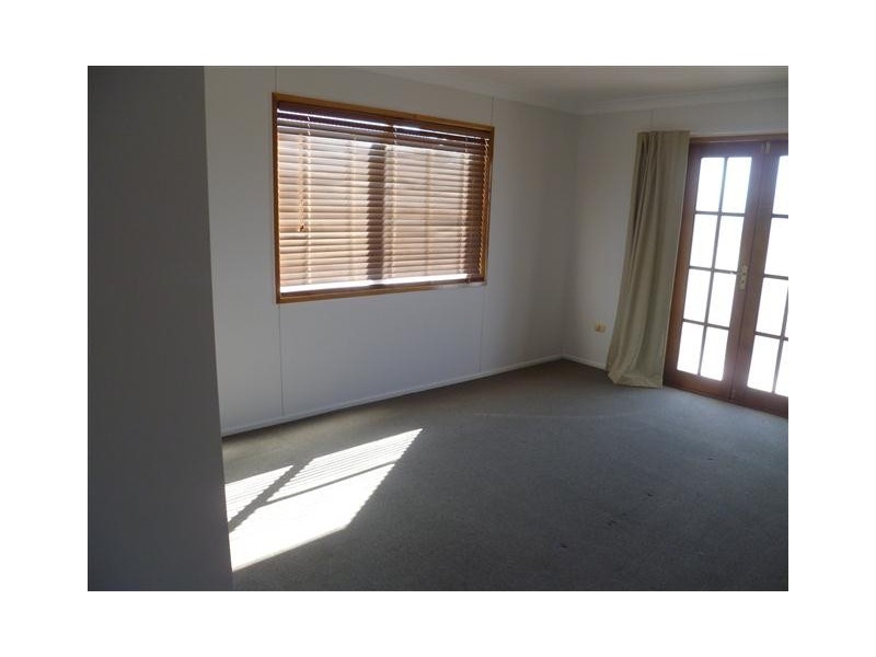 8 Alex Parade, Roma QLD 4455