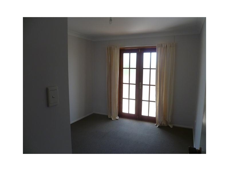 8 Alex Parade, Roma QLD 4455