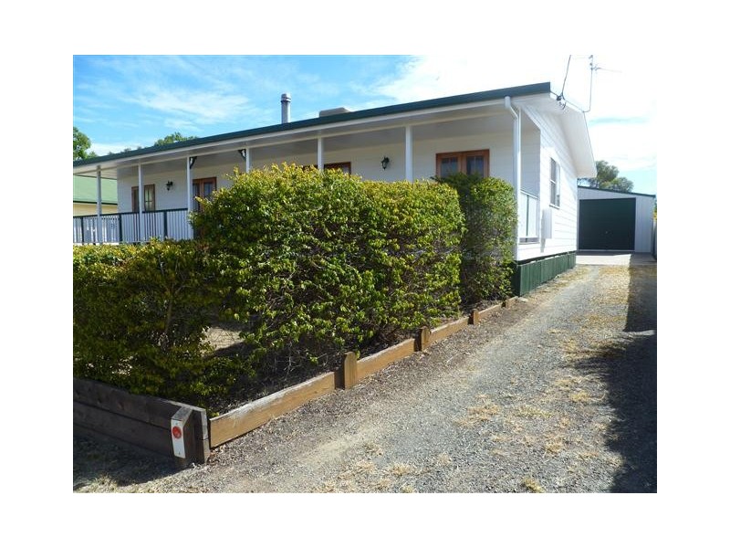 8 Alex Parade, Roma QLD 4455