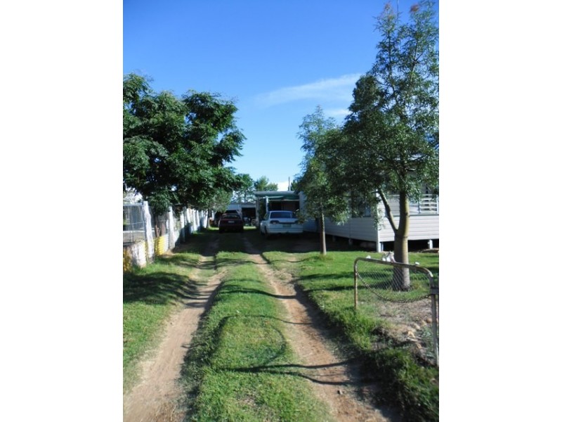 10 DAISY ST, Miles QLD 4415