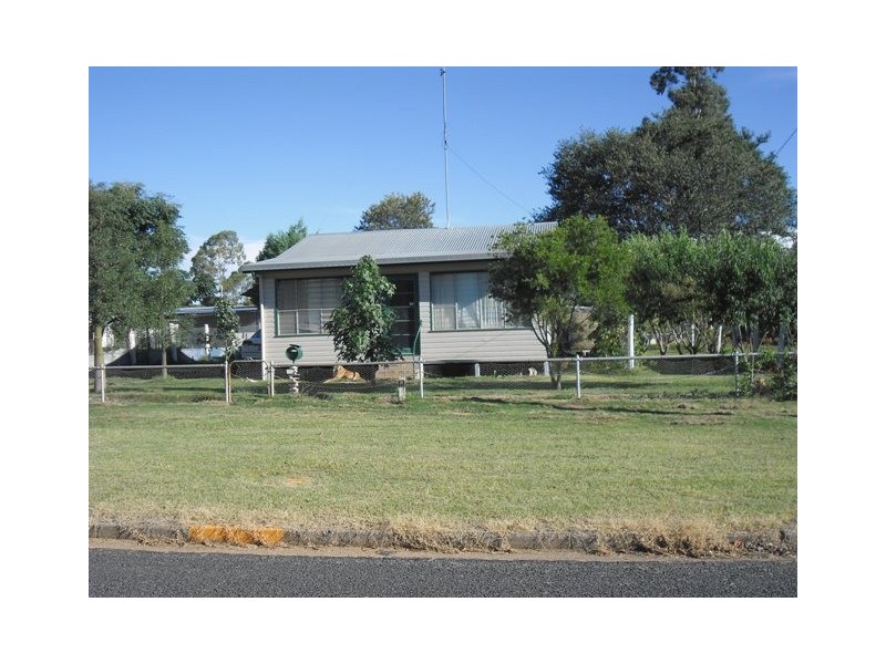 10 DAISY ST, Miles QLD 4415