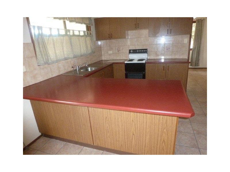 25 IVAN ST, Surat QLD 4417