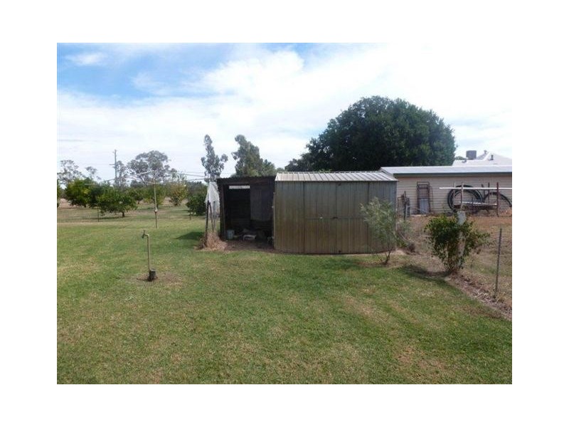 25 IVAN ST, Surat QLD 4417