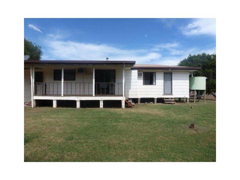 25 IVAN ST, Surat QLD 4417