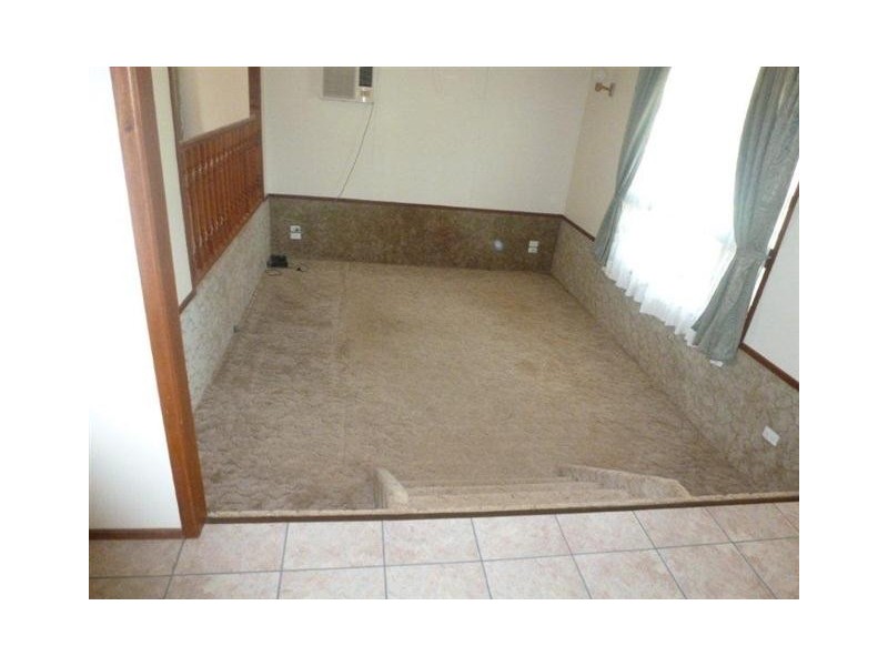 25 IVAN ST, Surat QLD 4417