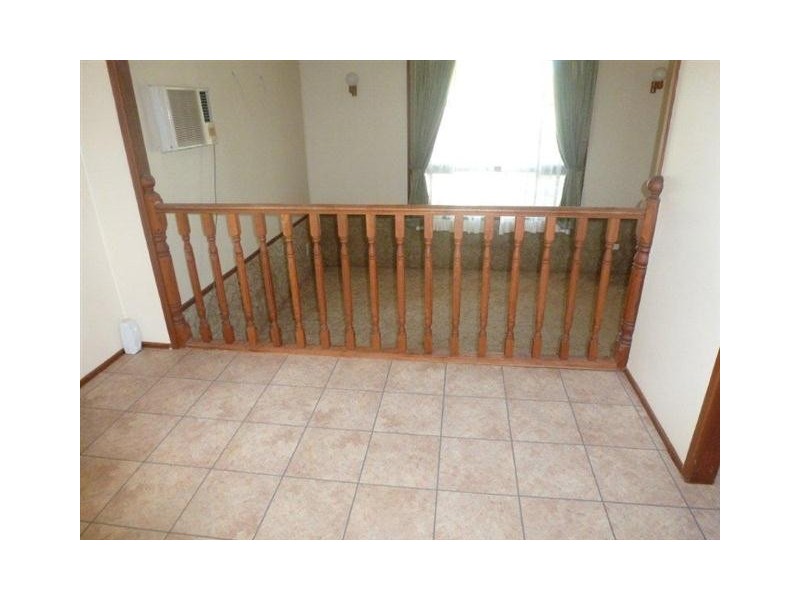 25 IVAN ST, Surat QLD 4417