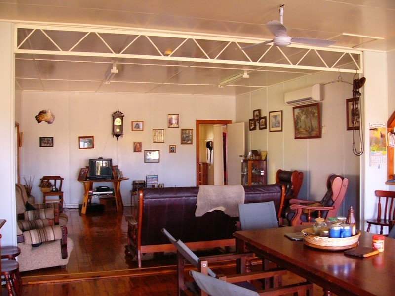 21 Cracow Road, Taroom QLD 4420