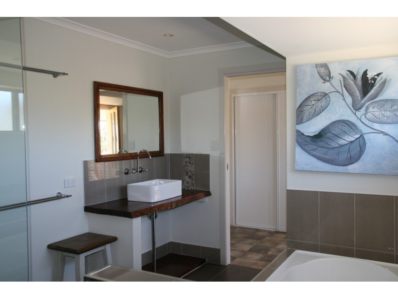 19 PINE STREET, Miles QLD 4415