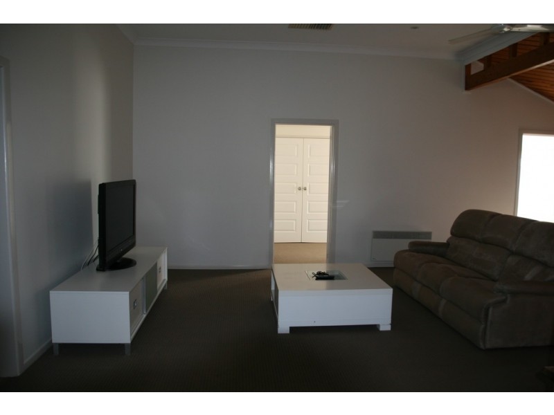 19 PINE STREET, Miles QLD 4415