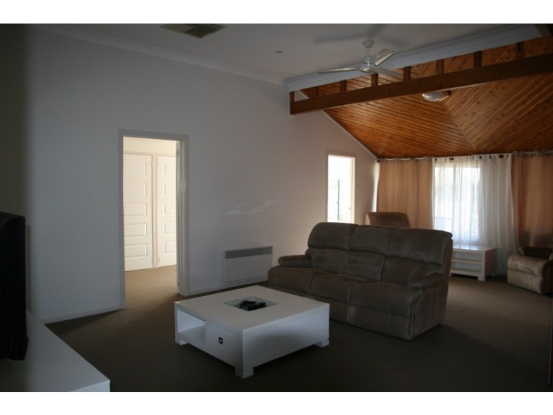 19 PINE STREET, Miles QLD 4415