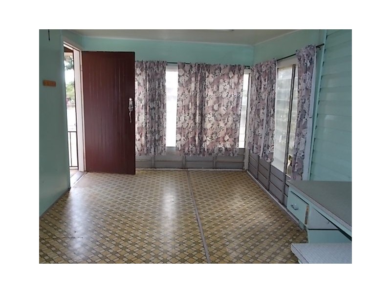 27 CORONATION DRIVE, Blackall QLD 4472