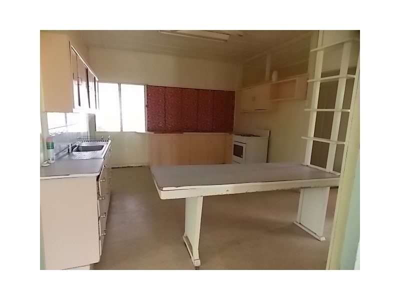 27 CORONATION DRIVE, Blackall QLD 4472