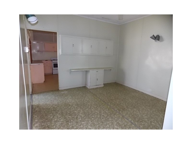 27 CORONATION DRIVE, Blackall QLD 4472