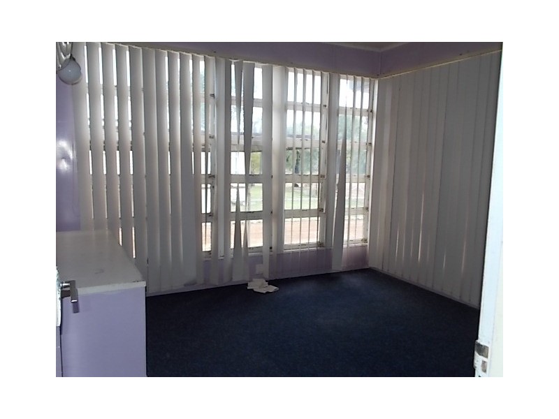 27 CORONATION DRIVE, Blackall QLD 4472