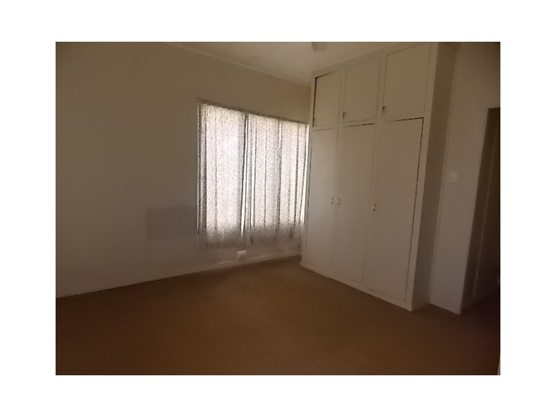 27 CORONATION DRIVE, Blackall QLD 4472