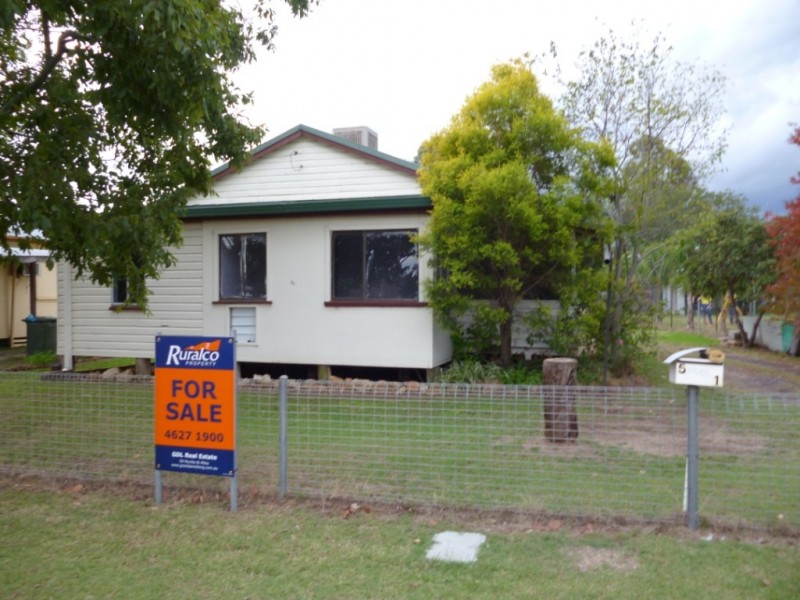 51 Hawkins Street, Miles QLD 4415