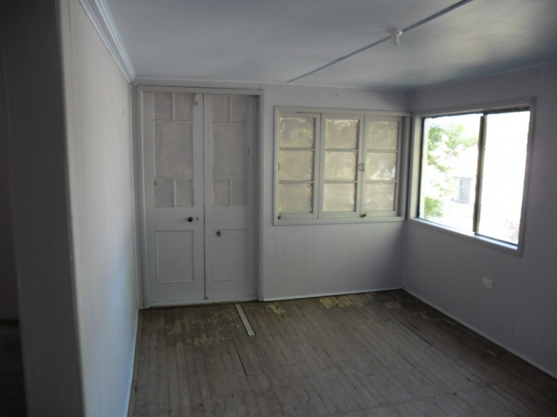 51 Hawkins Street, Miles QLD 4415