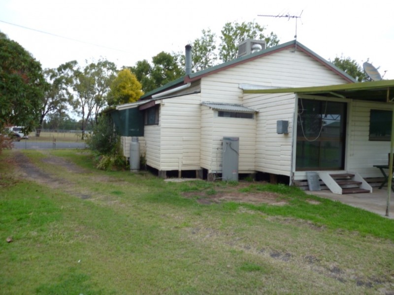 51 Hawkins Street, Miles QLD 4415