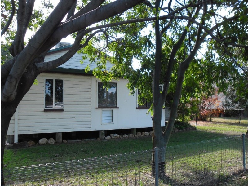 51 Hawkins Street, Miles QLD 4415