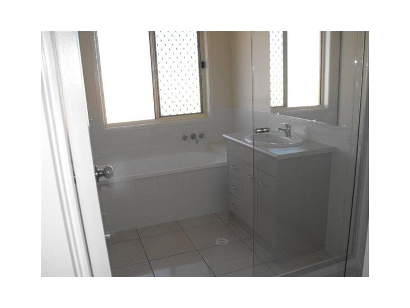 51 CURREY ST, Roma QLD 4455