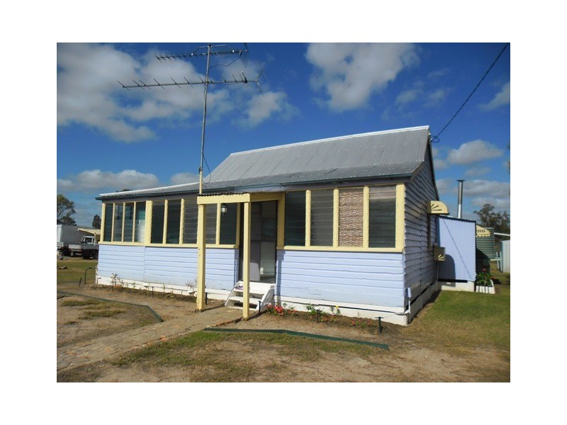 2 Lockyer Street, Drillham QLD 4424