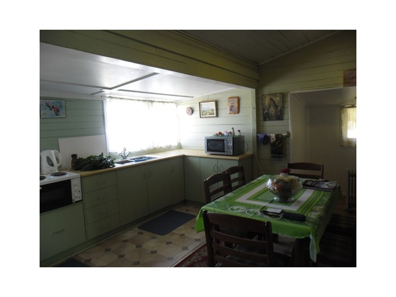 2 Lockyer Street, Drillham QLD 4424