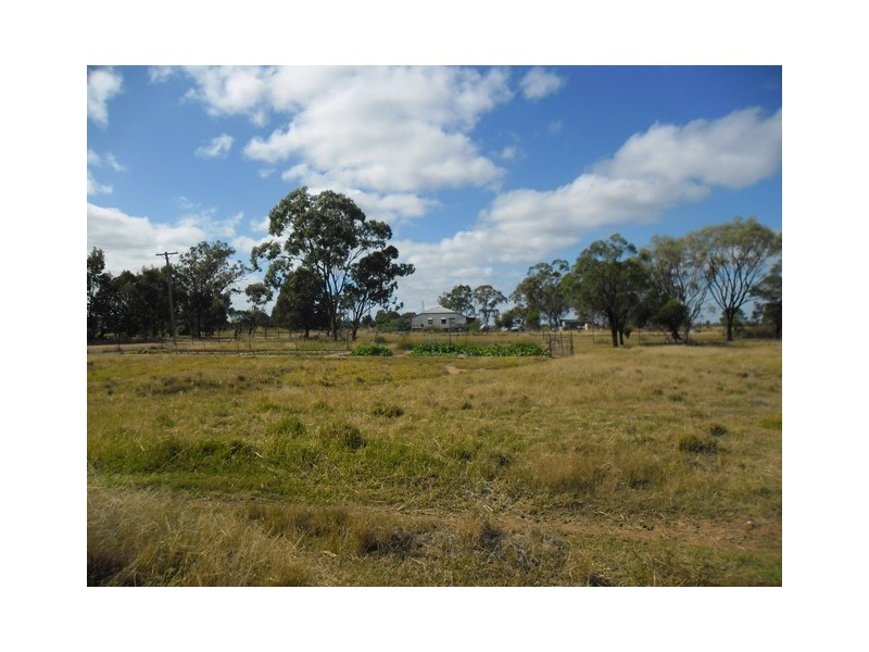 2 Lockyer Street, Drillham QLD 4424
