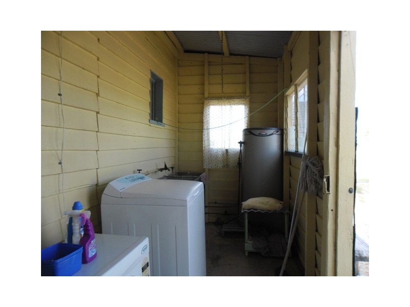 2 Lockyer Street, Drillham QLD 4424