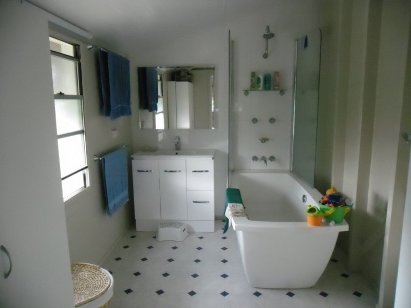 12 Edith Street, Miles QLD 4415