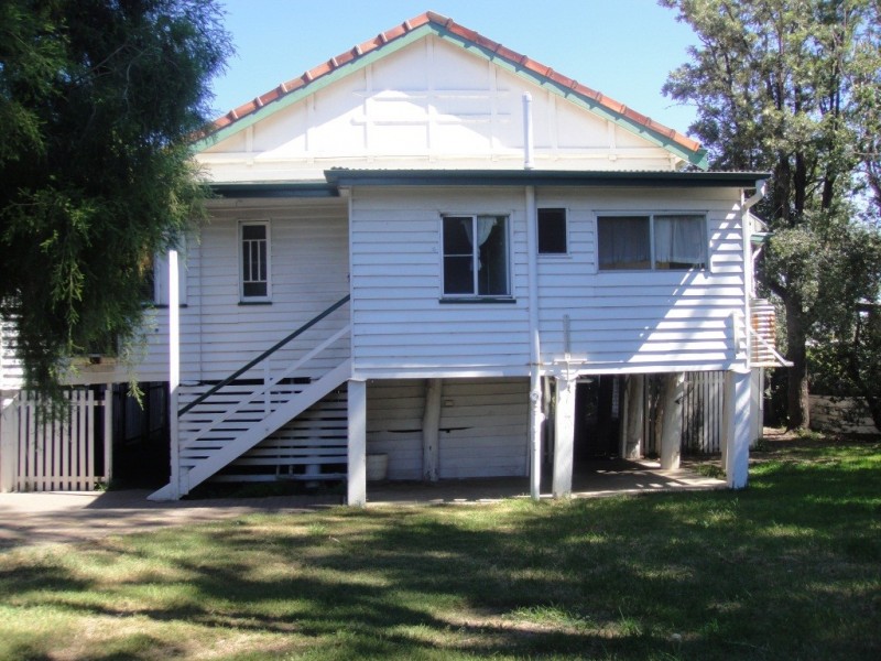 31 Bunya Street, Dalby QLD 4405