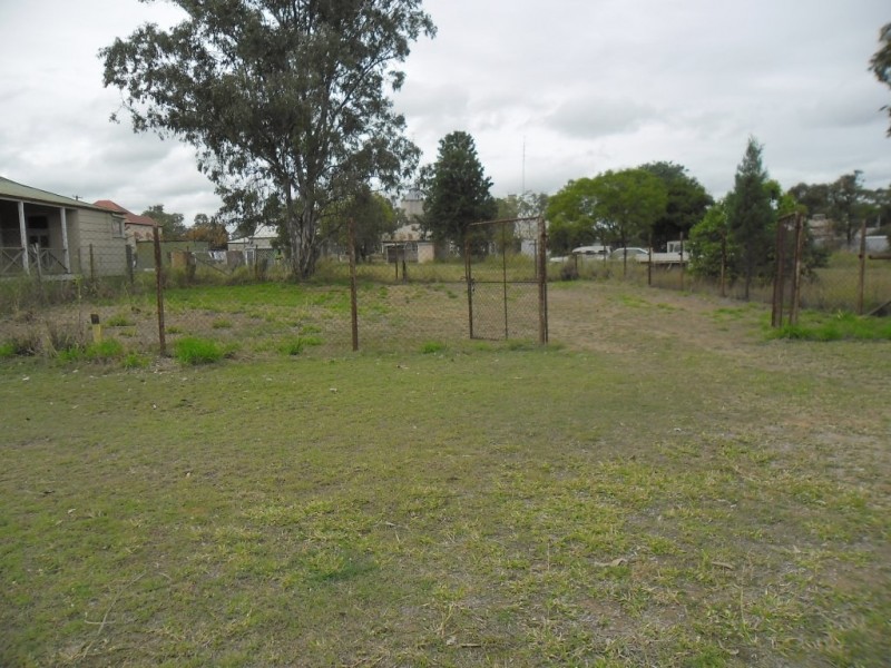 59 Hawkins Street, Miles QLD 4415