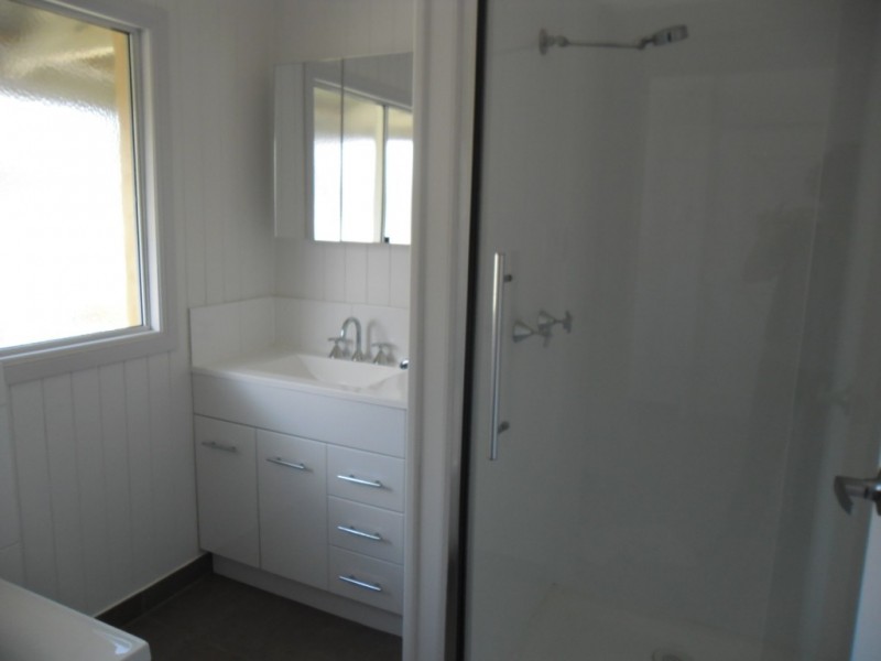 53 Hawkins Street, Miles QLD 4415