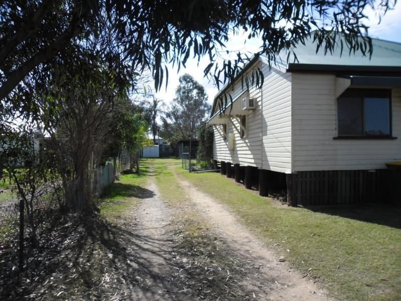 53 Hawkins Street, Miles QLD 4415