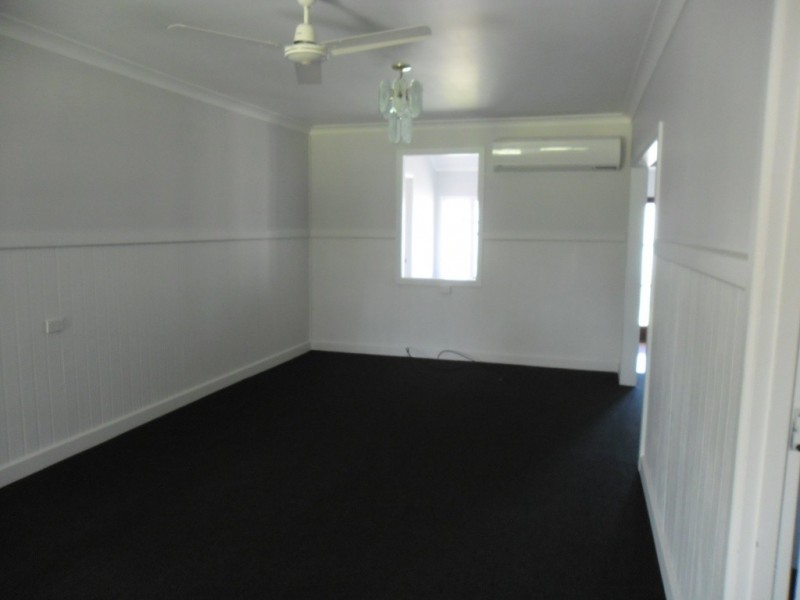 53 Hawkins Street, Miles QLD 4415