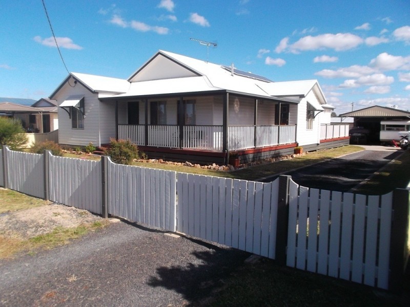 17 Racecourse Road, Miles QLD 4415