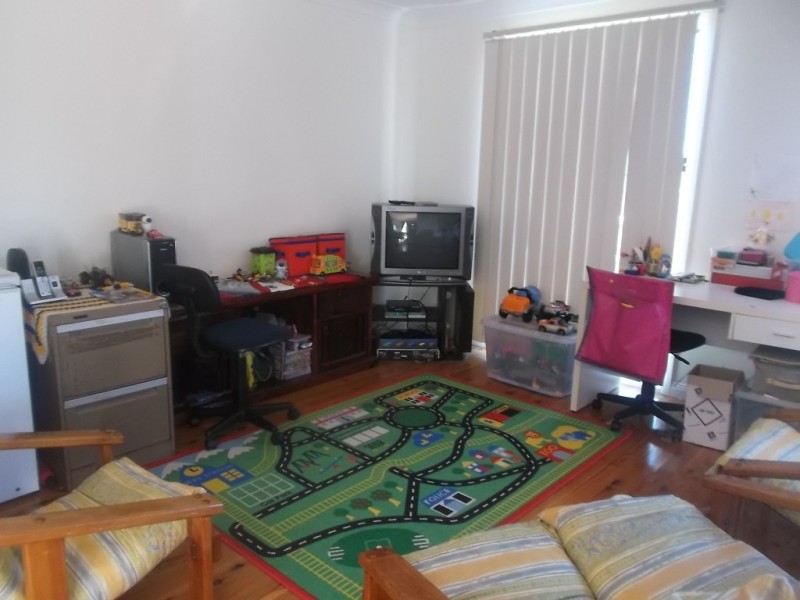 17 Racecourse Road, Miles QLD 4415