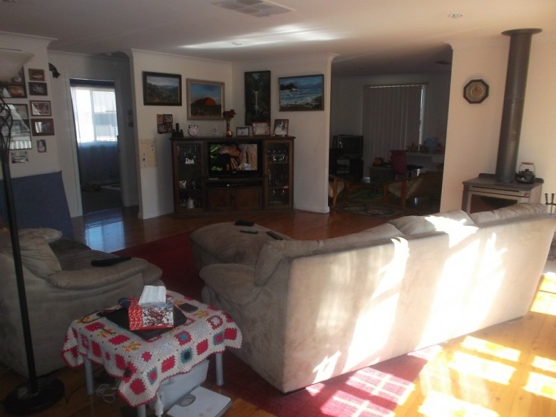 17 Racecourse Road, Miles QLD 4415