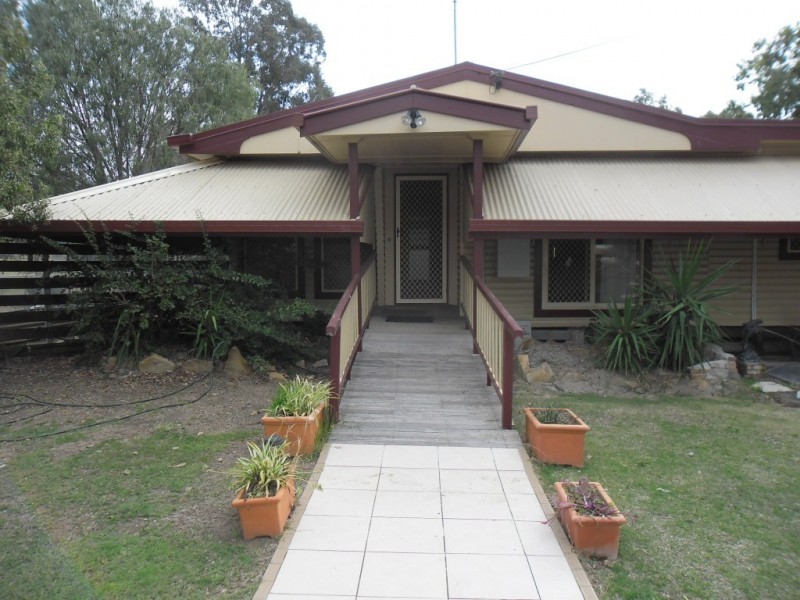 11 Temple Street, Dulacca QLD 4425