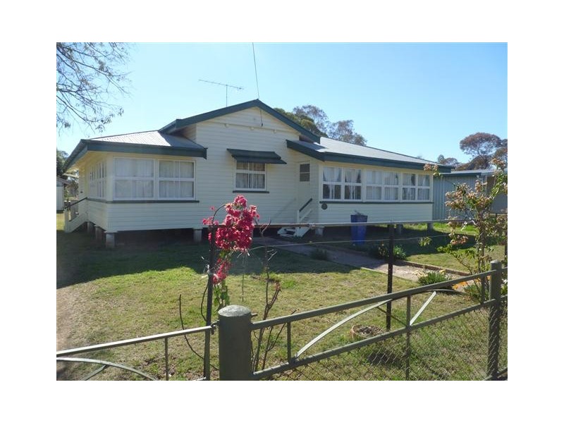 27 High Street, Wallumbilla QLD 4428