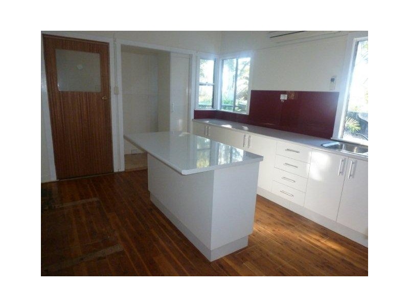 29 CHARLES ST, Surat QLD 4417